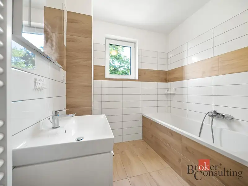 Prodej bytu 3+kk 71 m², Hronov – náhled fotky 2
