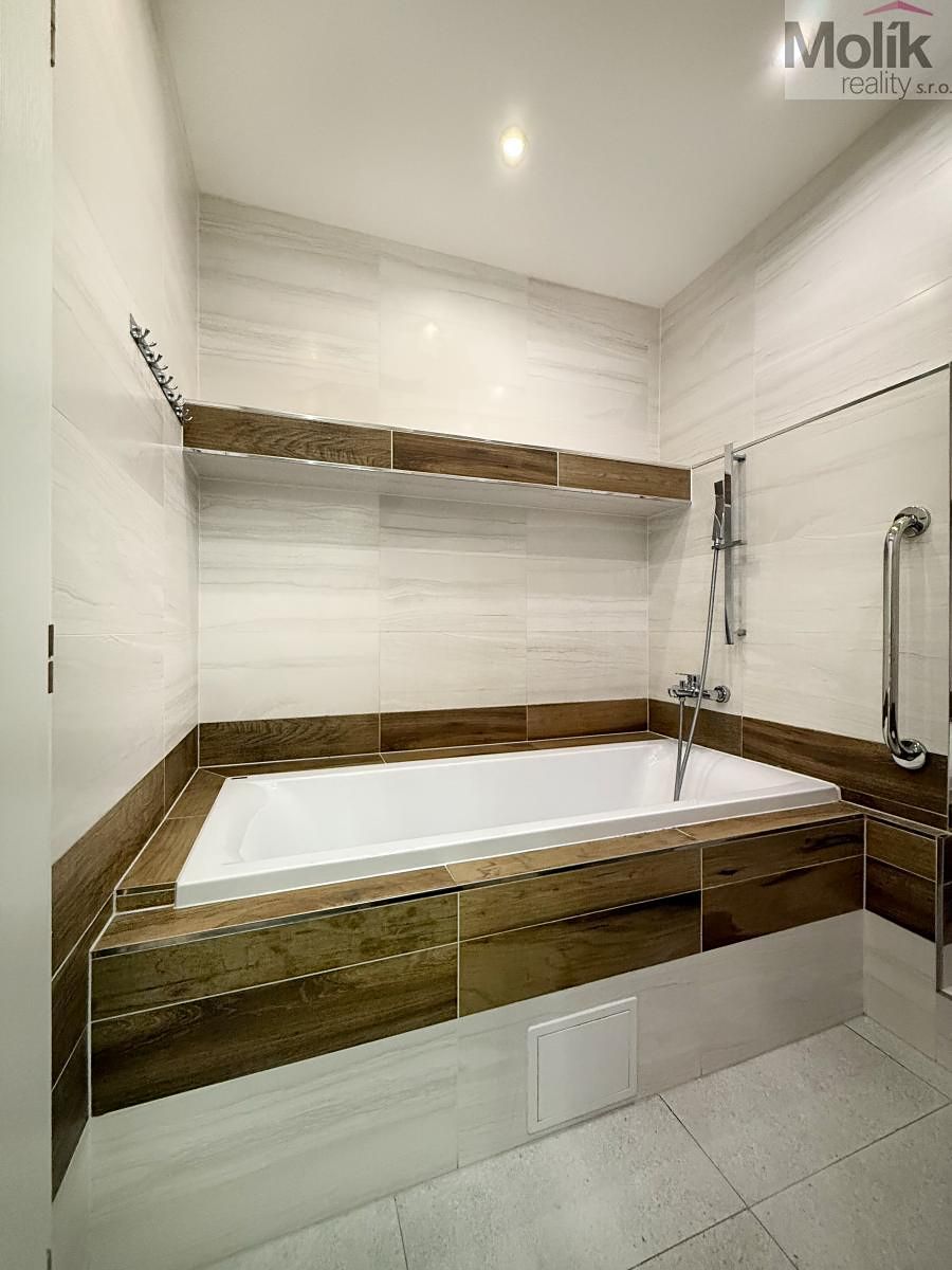 Pronájem bytu 1+kk 38 m² – fotografie 3