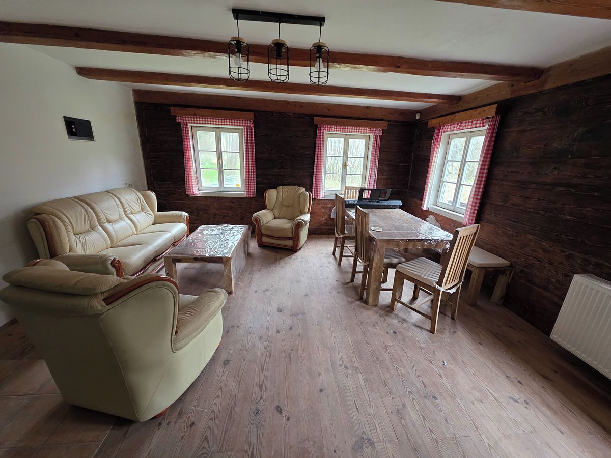 Prodej rodinného domu 250 m², pozemek 8374 m² – fotografie 3