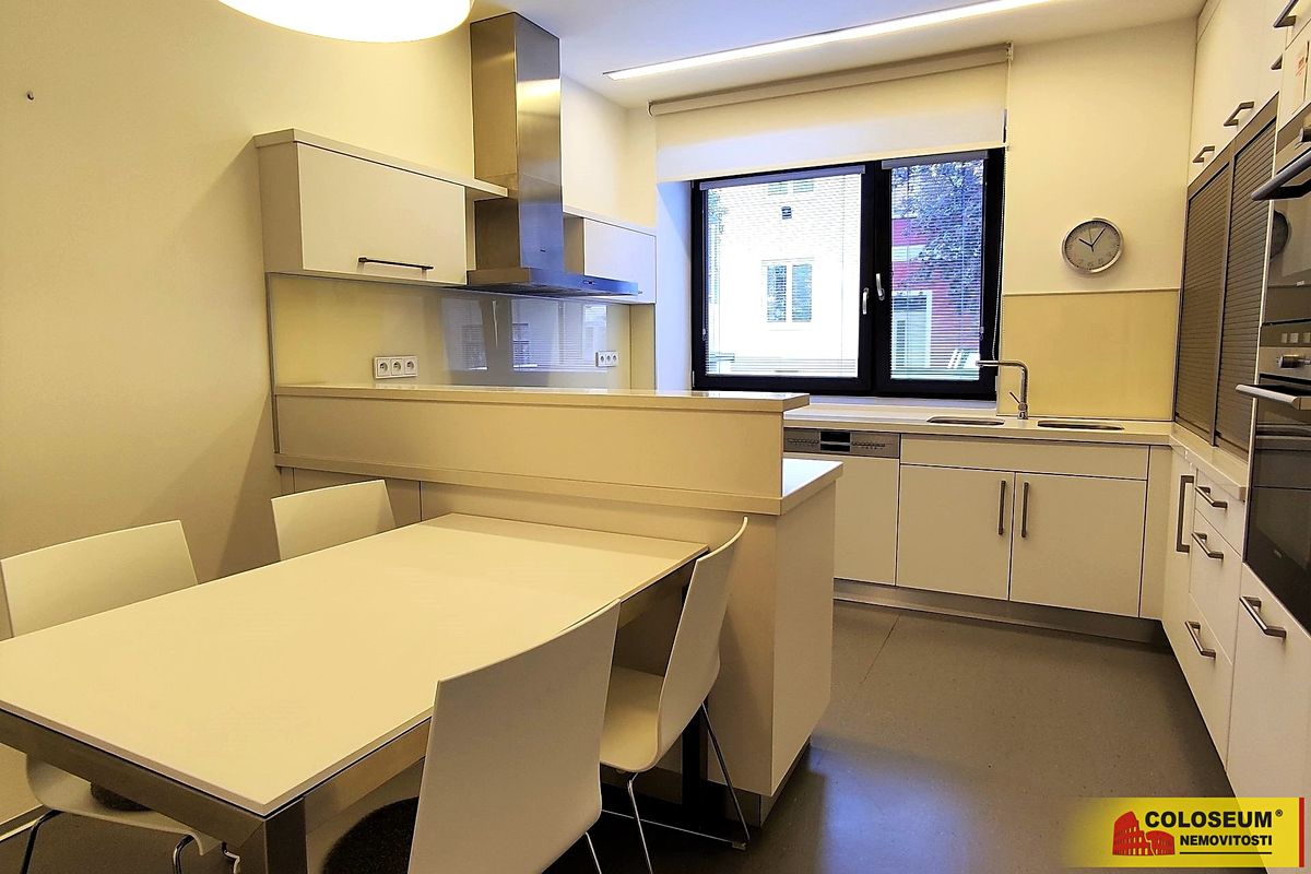 Pronájem rodinného domu 316 m², pozemek 181 m² – fotografie 5