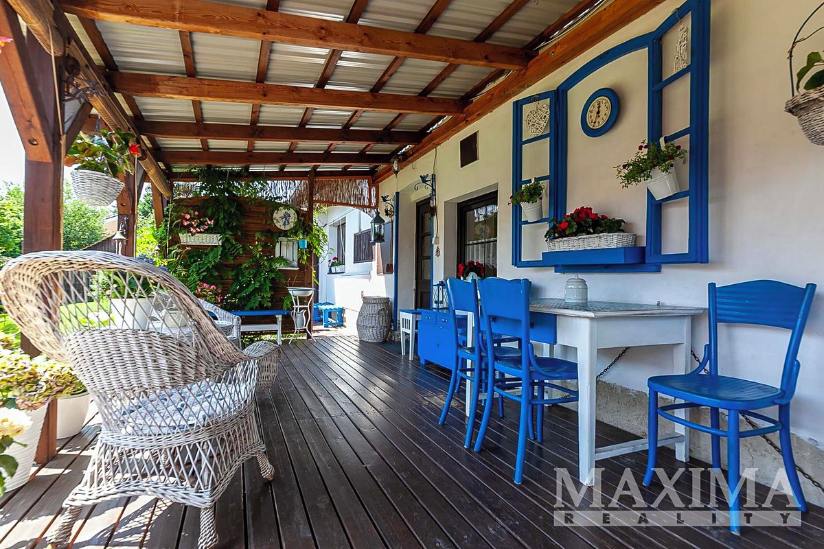 Prodej rodinného domu 250 m², pozemek 1555 m² – fotografie 2