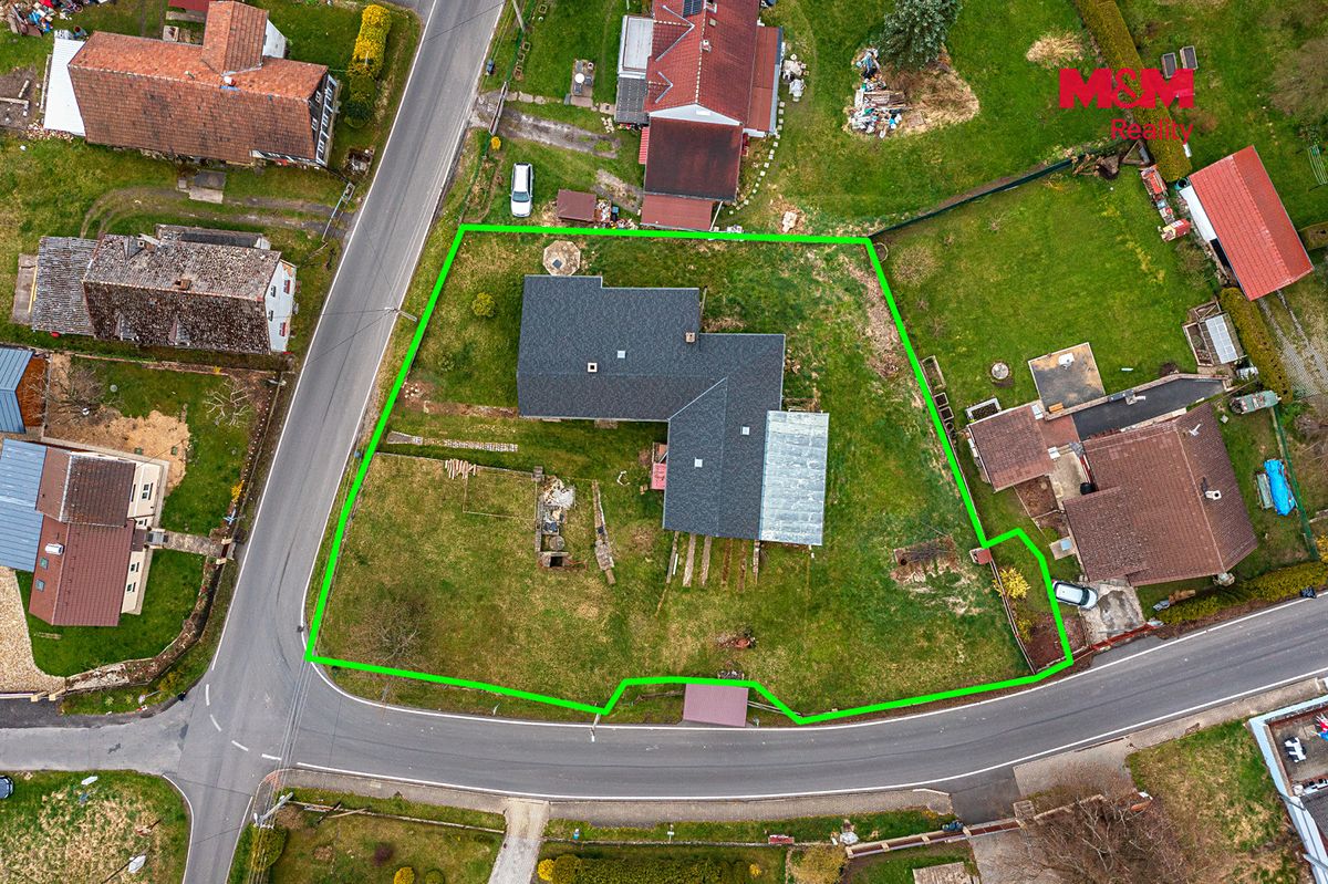 Prodej rodinného domu 200 m², pozemek 1443 m² – fotografie 2