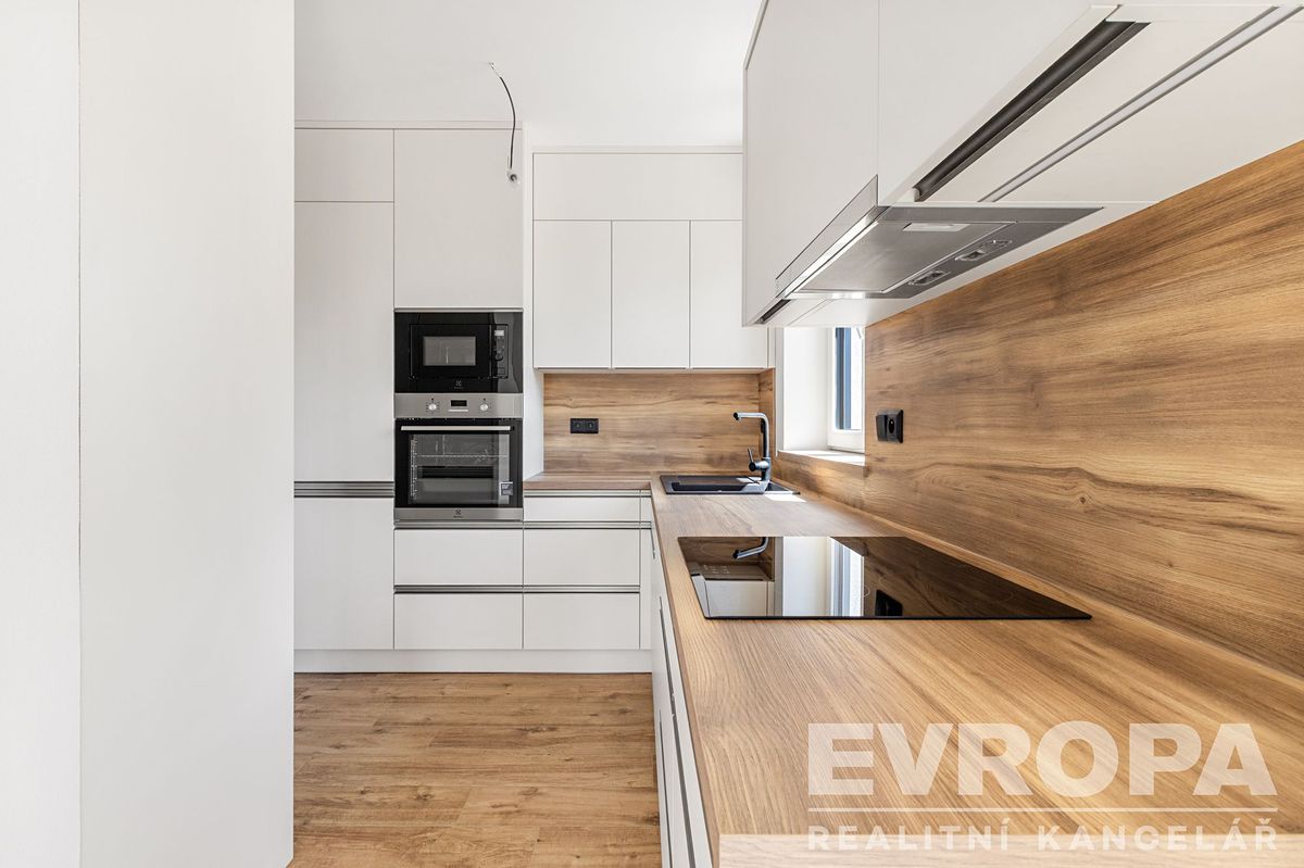 Prodej rodinného domu 169 m², pozemek 881 m² – fotografie 3