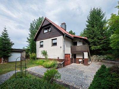 Prodej rodinného domu 186 m², pozemek 2617 m²