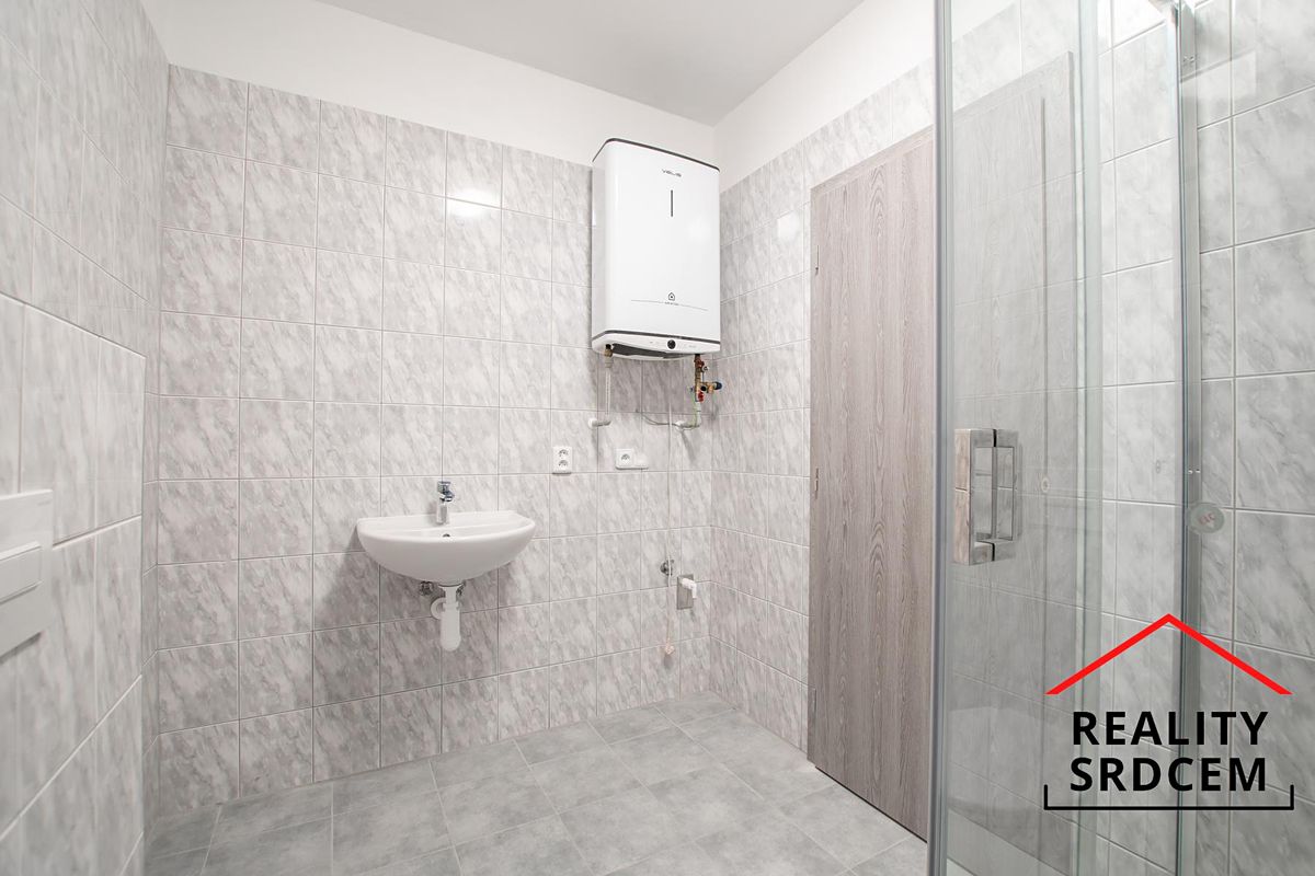 Pronájem bytu 1+kk 28 m² – fotografie 5