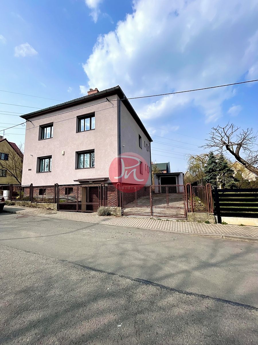 Pronájem rodinného domu 230 m², pozemek 673 m² – fotografie 3