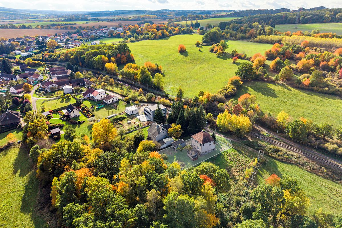 Prodej rodinného domu 200 m², pozemek 1305 m² – fotografie 3