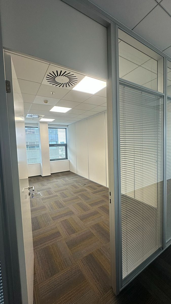 Pronájem kanceláře 409 m² – fotografie 3