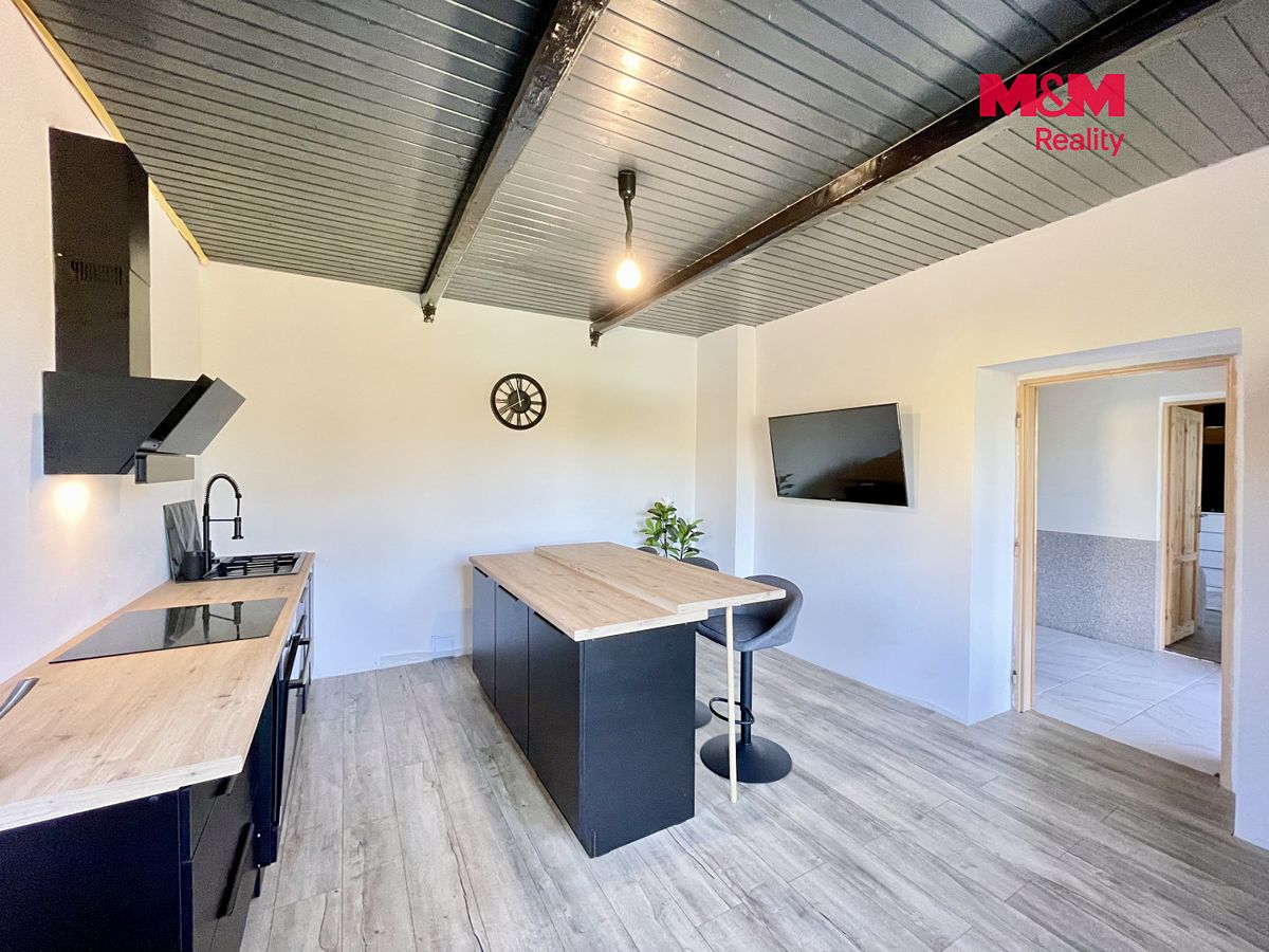 Prodej rodinného domu 168 m², pozemek 859 m² – fotografie 3