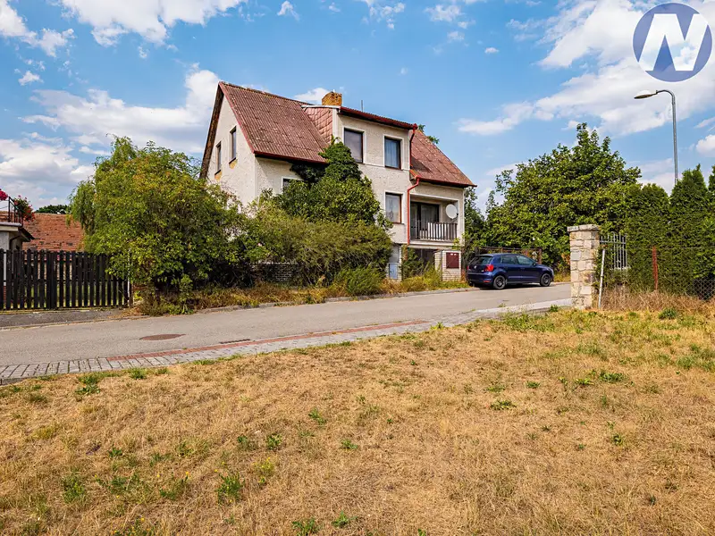Prodej rodinného domu 243 m², pozemek 376 m², Radošovice – náhled fotky 1