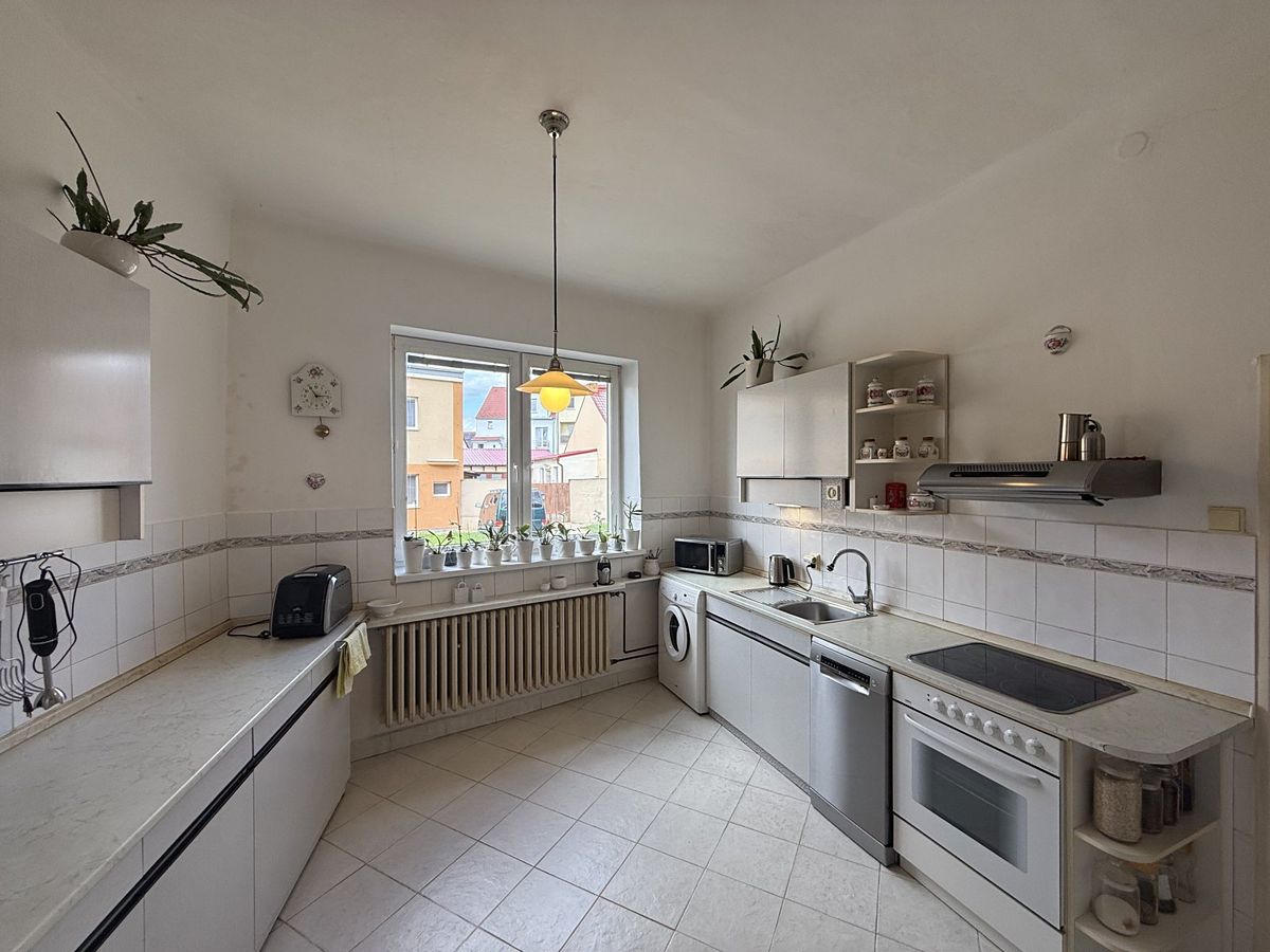 Prodej rodinného domu 156 m², pozemek 200 m² – fotografie 2