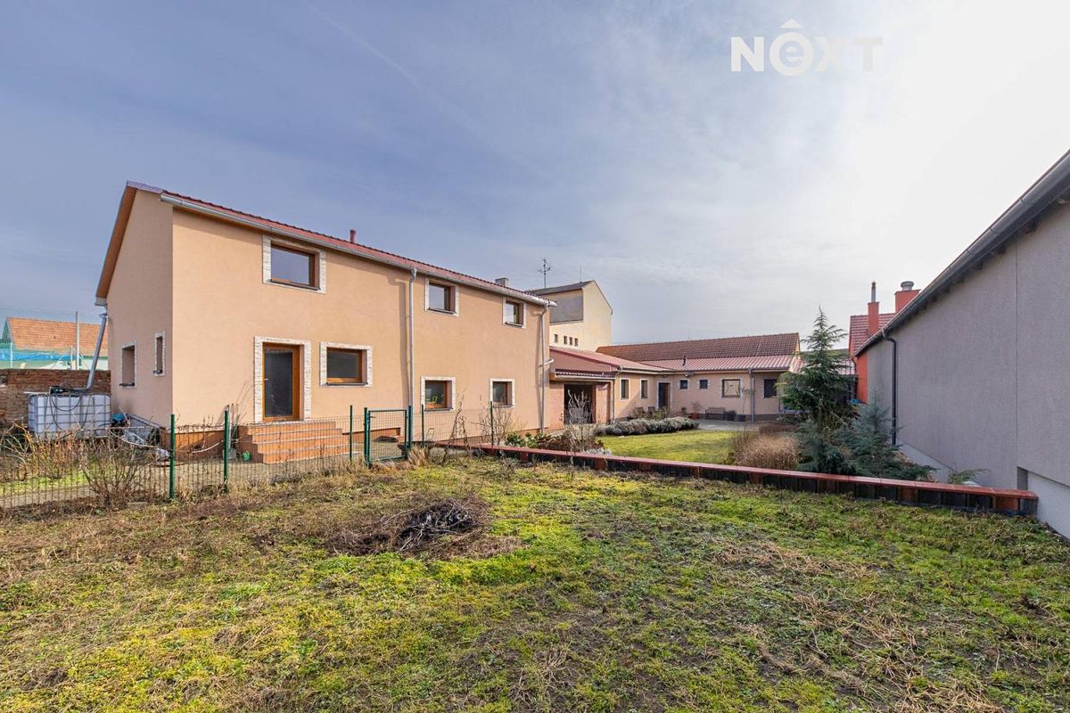 Prodej rodinného domu 255 m², pozemek 1620 m² – fotografie 5