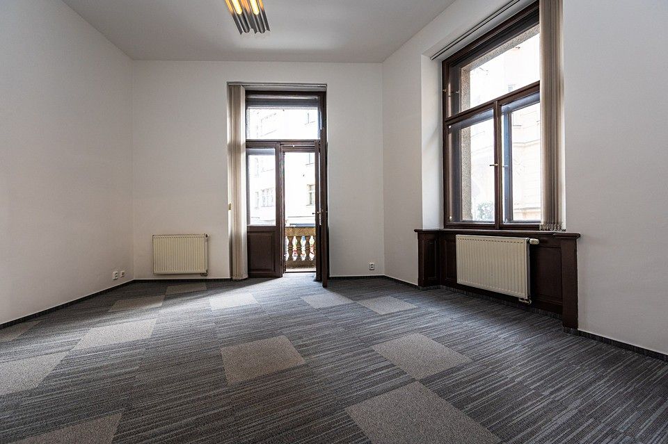 Pronájem kanceláře 212 m² – fotografie 4