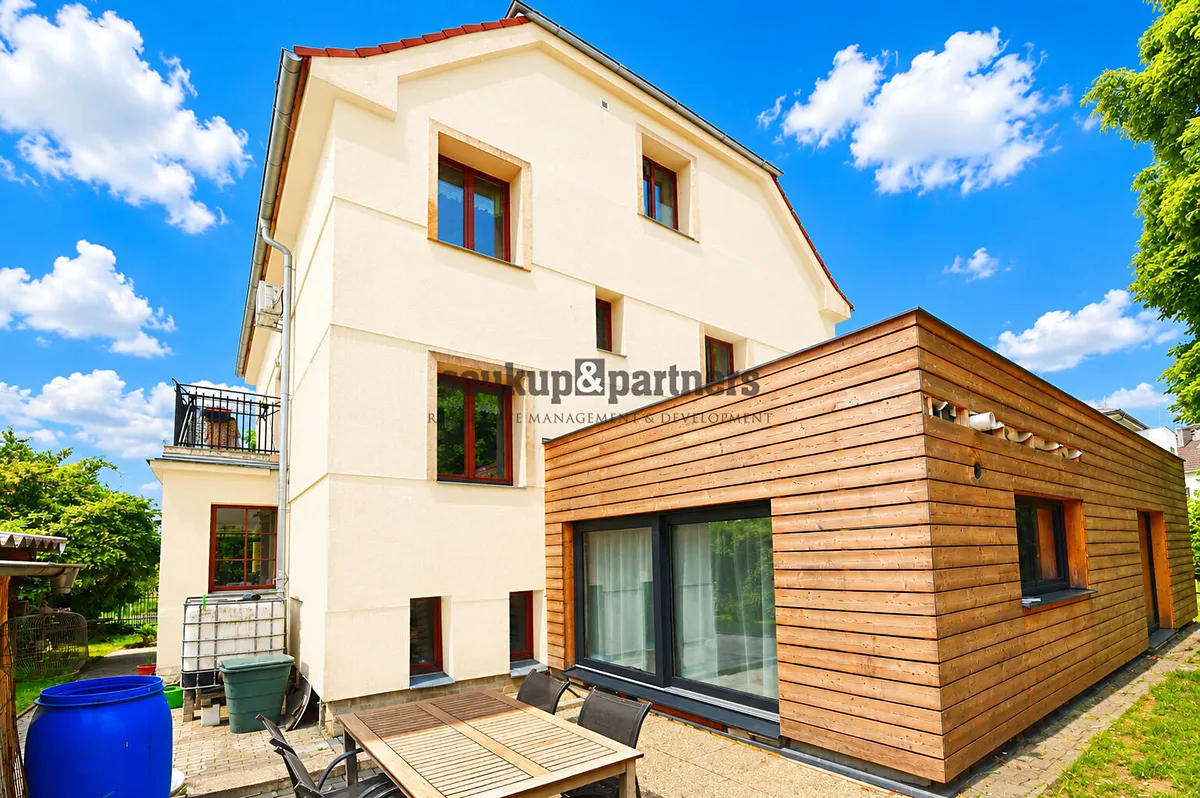Prodej rodinného domu 352 m², pozemek 421 m²