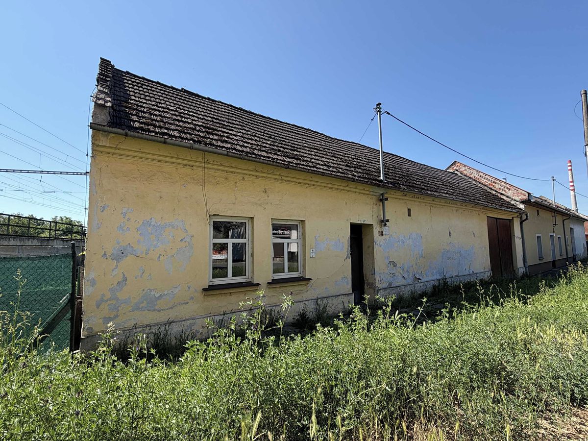 Prodej rodinného domu 90 m², pozemek 415 m² – fotografie 2