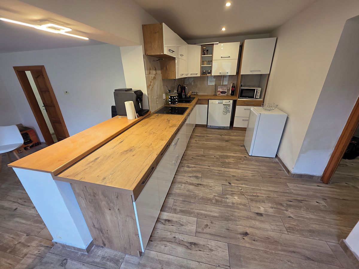 Prodej rodinného domu 250 m², pozemek 8374 m² – fotografie 2