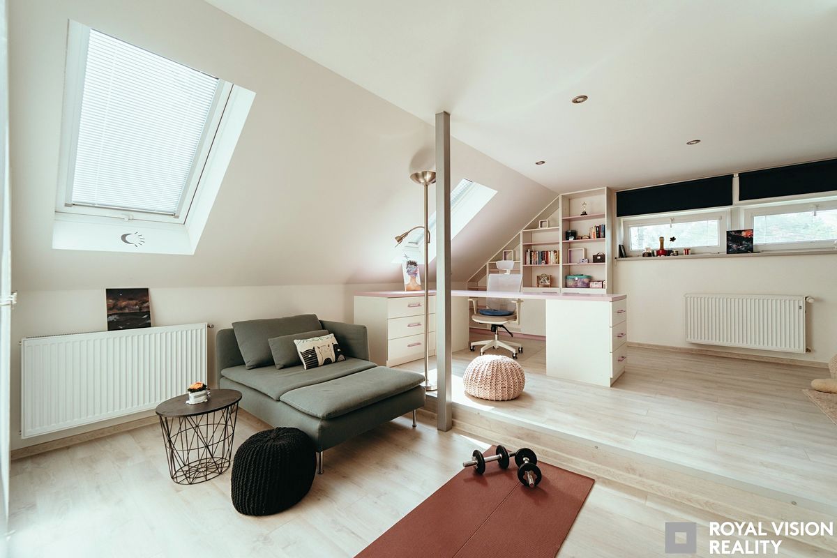 Prodej rodinného domu 265 m², pozemek 2174 m² – fotografie 2