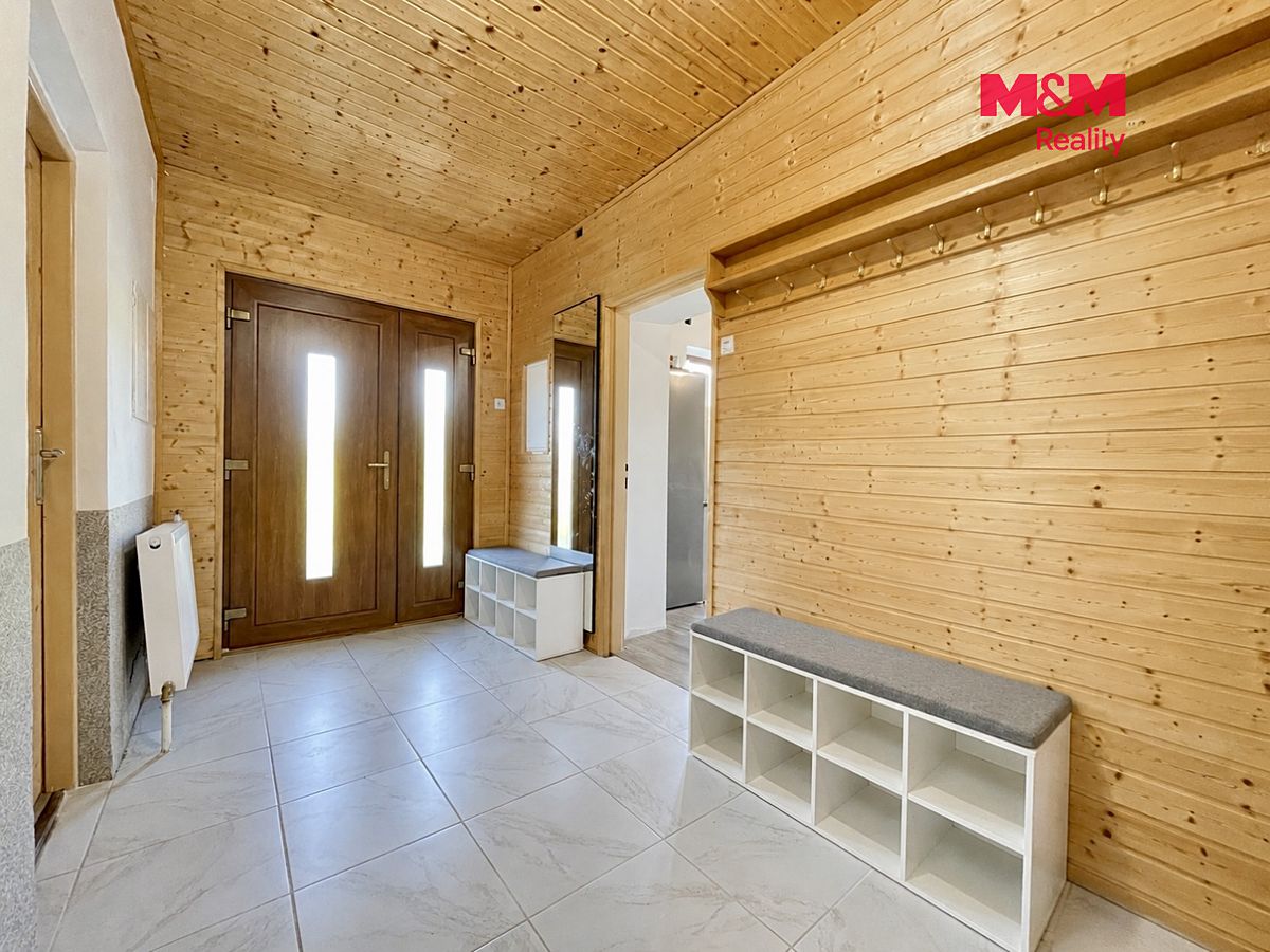 Prodej rodinného domu 168 m², pozemek 859 m² – fotografie 2