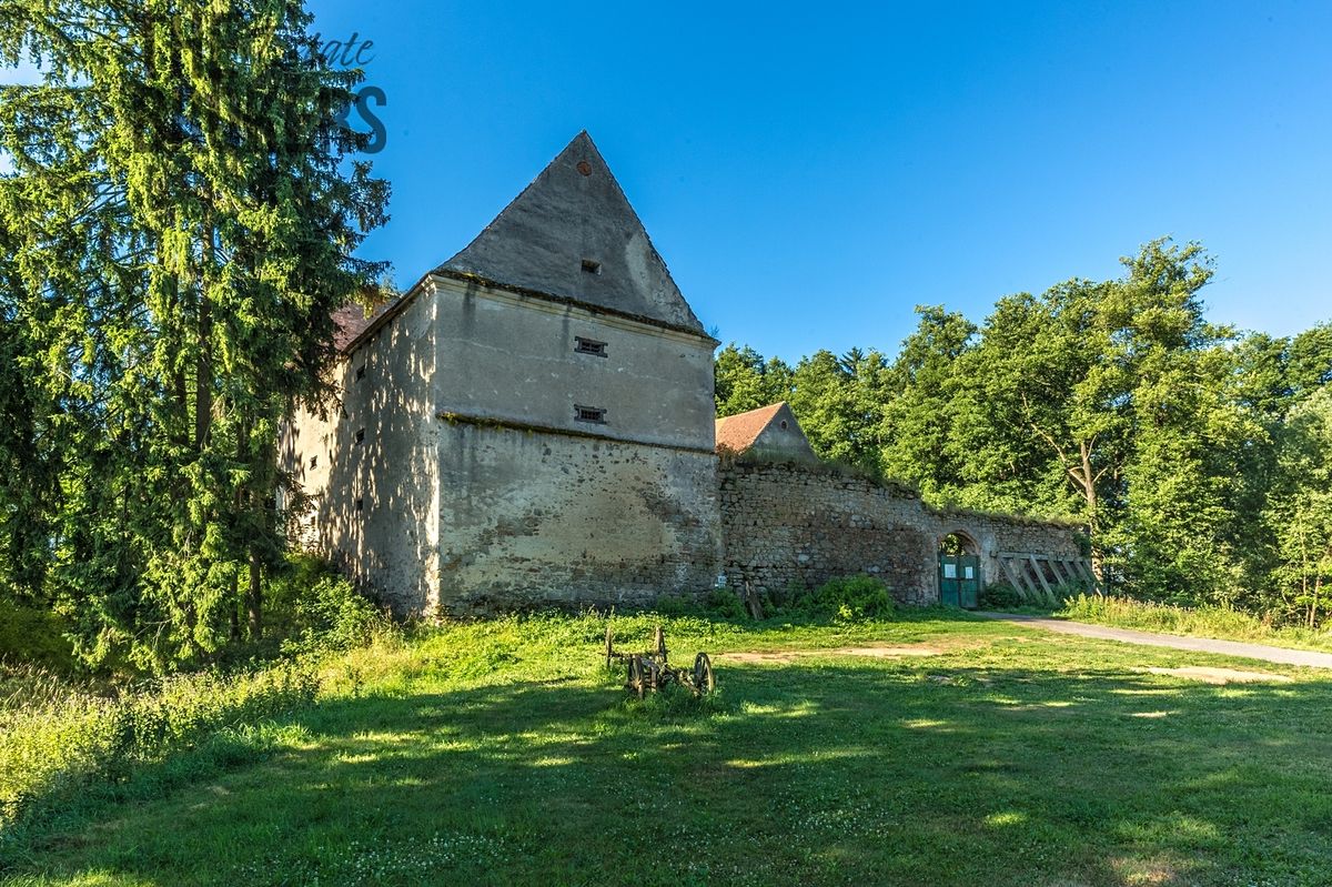 Prodej památky 1800 m², pozemek 7927 m² – fotografie 5