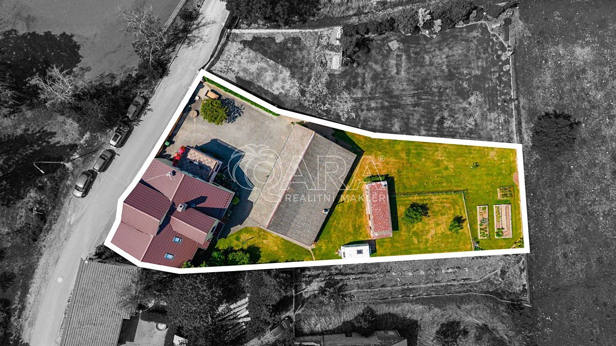 Prodej rodinného domu 320 m², pozemek 1701 m² – fotografie 5