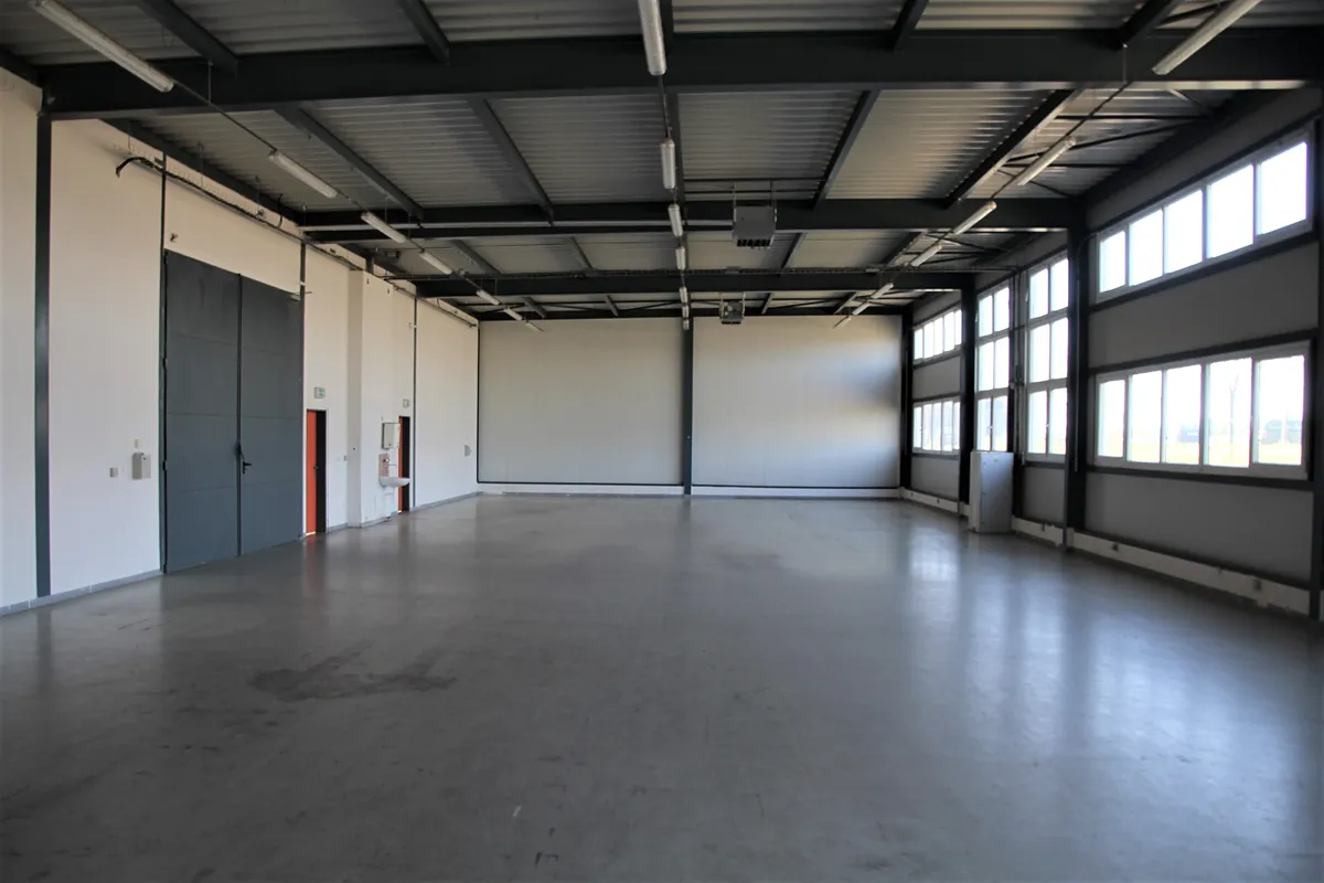 Pronájem skladového prostoru 308 m²