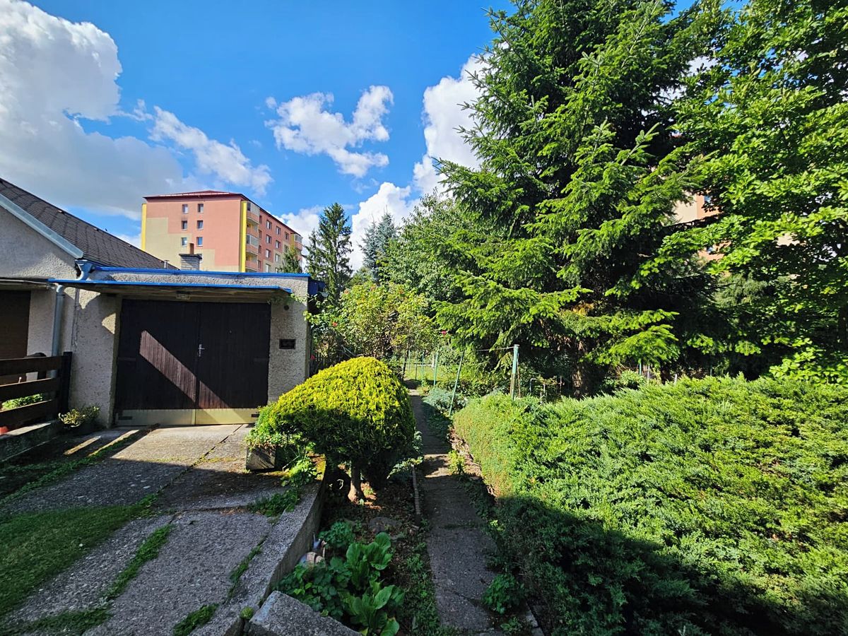 Prodej rodinného domu 220 m², pozemek 810 m² – fotografie 3