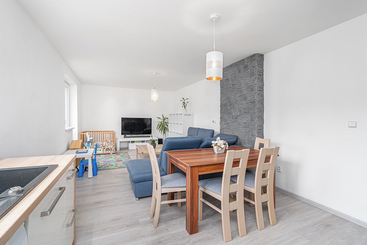 Prodej rodinného domu 183 m², pozemek 1352 m² – fotografie 3