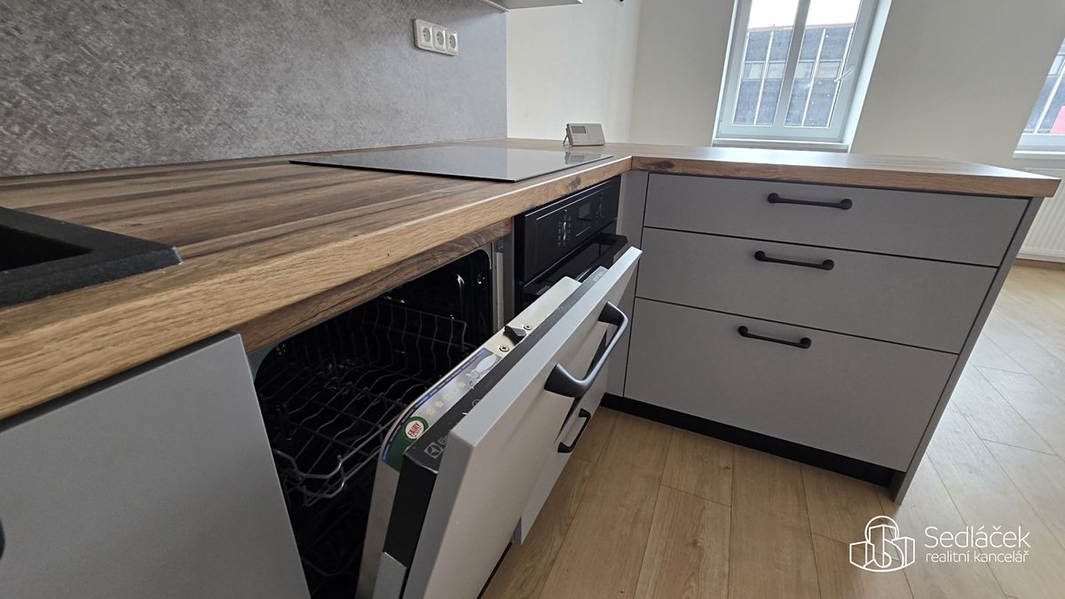 Pronájem bytu 2+kk 48 m² – fotografie 2