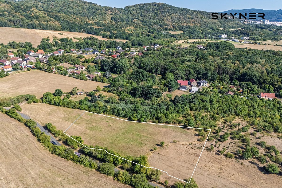 Prodej stavebního pozemku 8231 m²