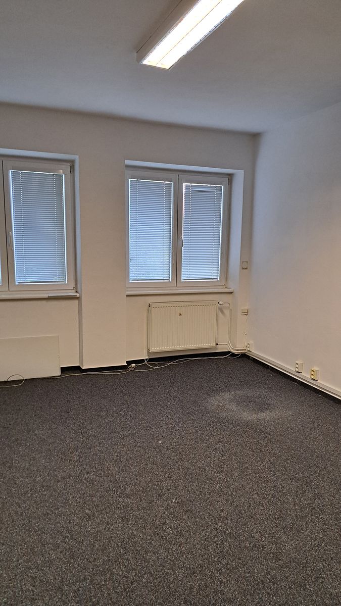 Pronájem kanceláře 17 m² – fotografie 2