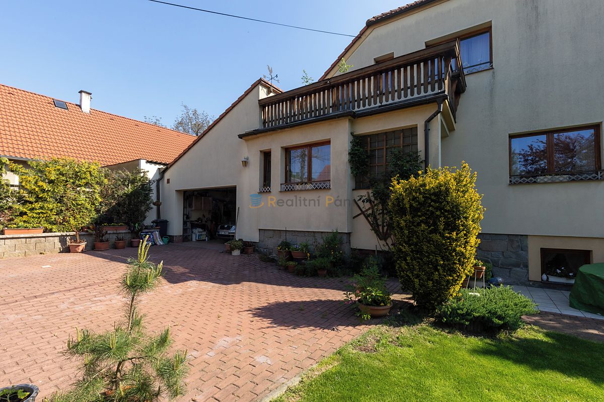 Prodej rodinného domu 294 m², pozemek 708 m²