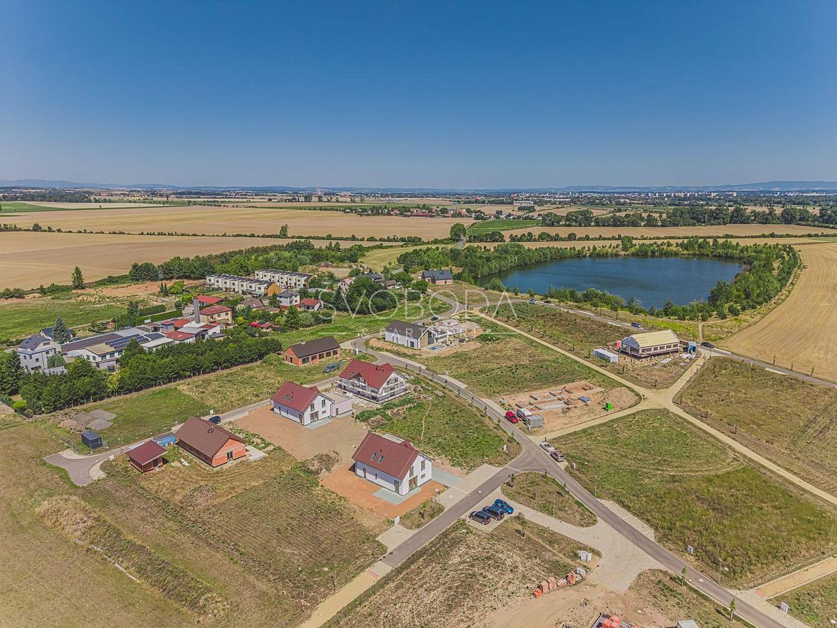 Prodej rodinného domu 239 m², pozemek 983 m² – fotografie 2