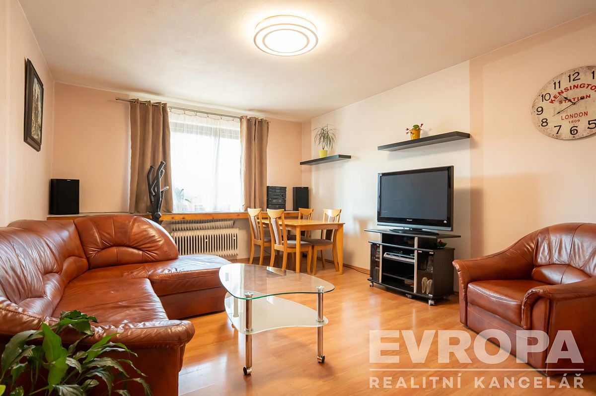 Prodej rodinného domu 209 m², pozemek 551 m² – fotografie 3