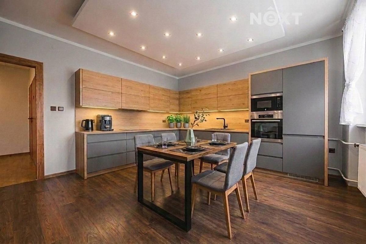 Prodej rodinného domu 300 m², pozemek 1427 m² – fotografie 4