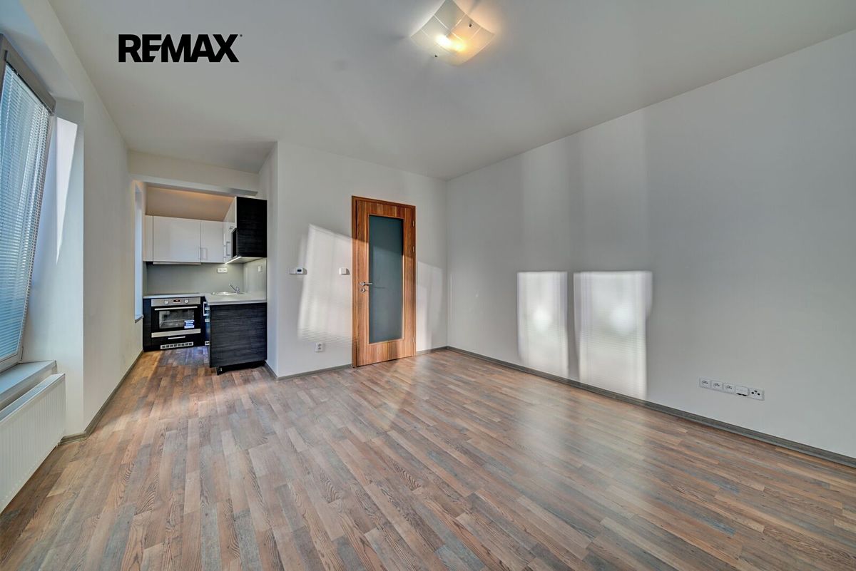 Pronájem bytu 1+kk 32 m²