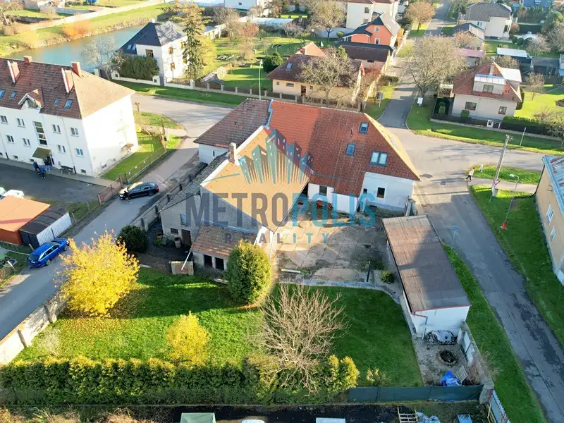 Prodej obchodního prostoru 350 m², Velim – náhled fotky 1