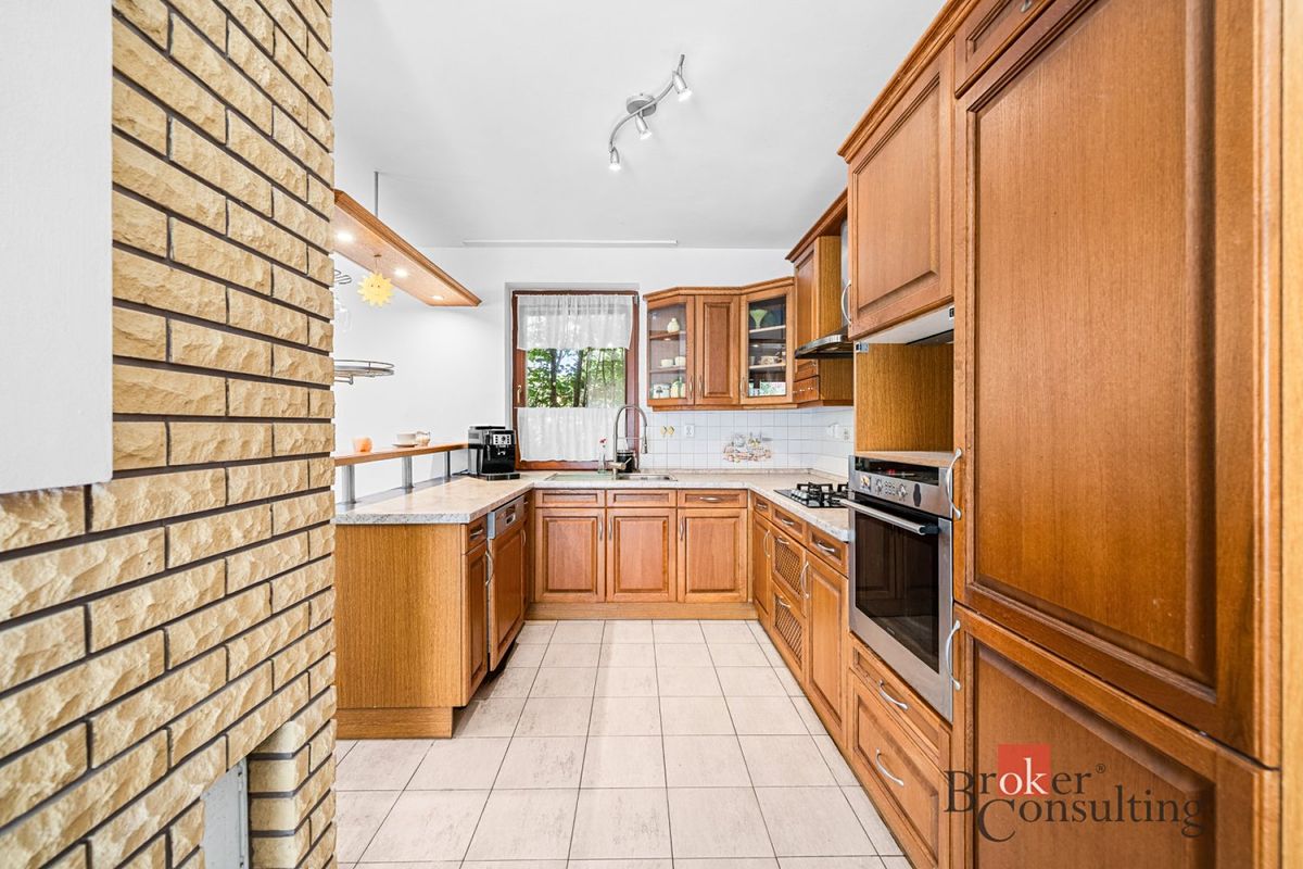 Prodej rodinného domu 196 m², pozemek 252 m² – fotografie 3