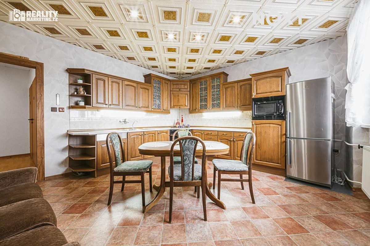 Prodej rodinného domu 300 m², pozemek 1427 m² – fotografie 5