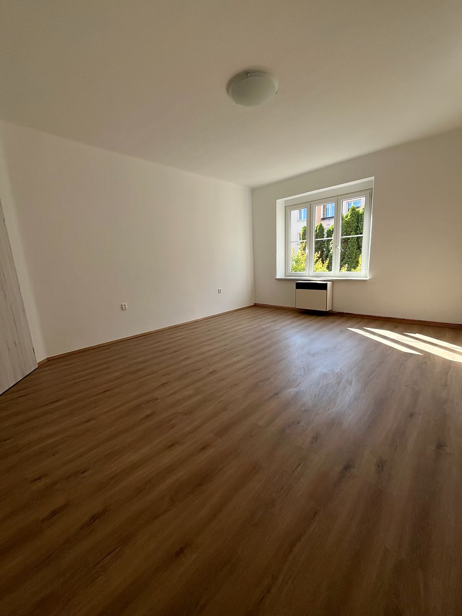 Pronájem bytu 2+1 81 m² – fotografie 3