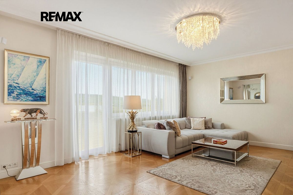 Prodej vily 432 m², pozemek 799 m² – fotografie 3