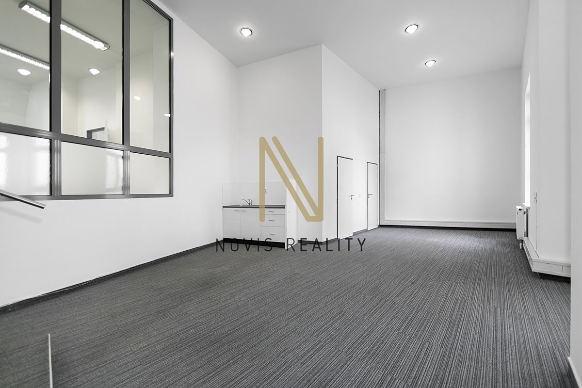 Pronájem kanceláře 140 m² – fotografie 2