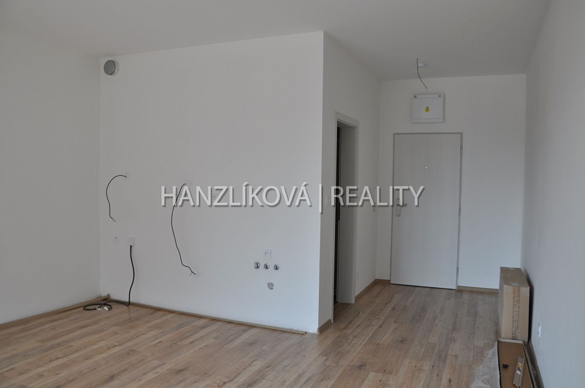 Pronájem bytu 1+kk 28 m² – fotografie 4