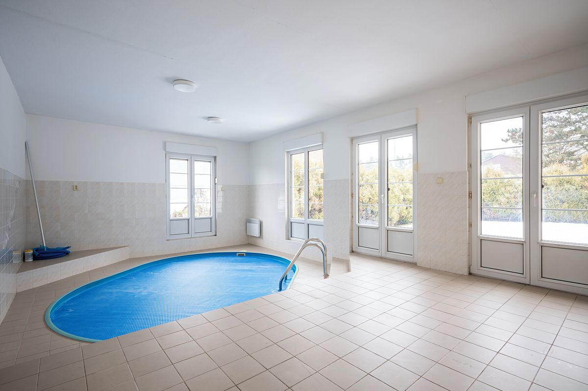Pronájem rodinného domu 365 m², pozemek 539 m² – fotografie 2