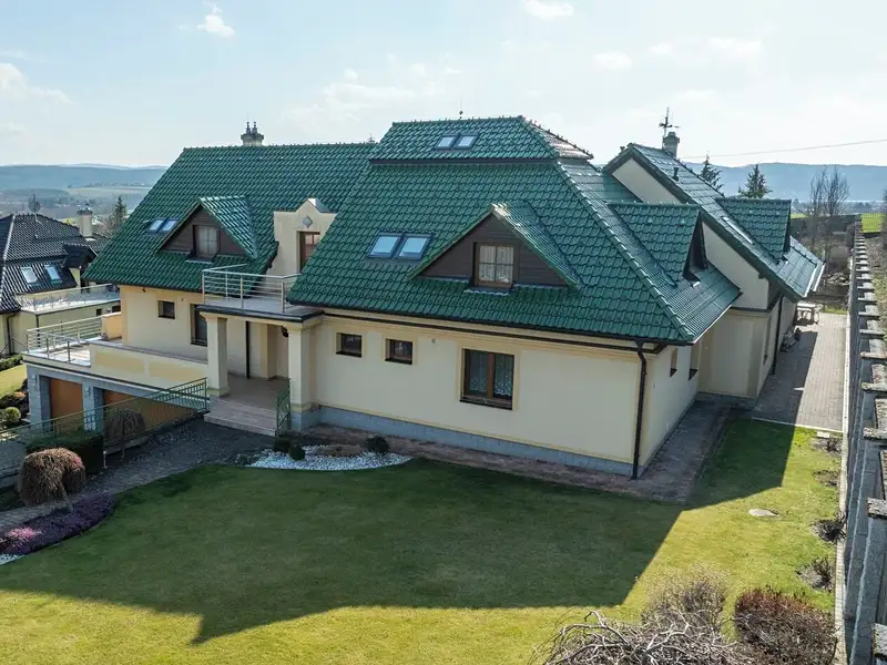 Prodej vícegeneračního domu 615 m², pozemek 2660 m², Fryšták – náhled fotky 2