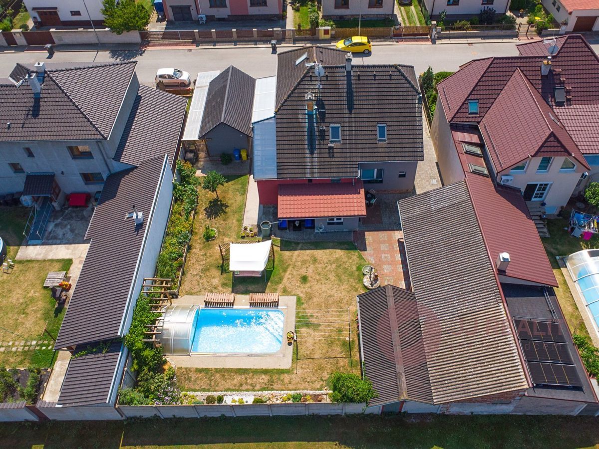 Prodej rodinného domu 220 m², pozemek 357 m² – fotografie 5