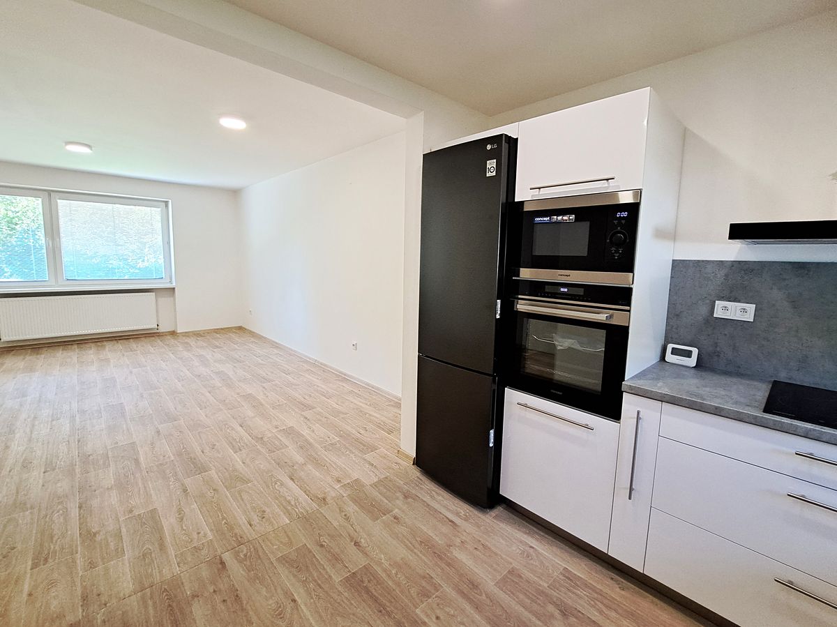Prodej rodinného domu 230 m², pozemek 1280 m² – fotografie 5
