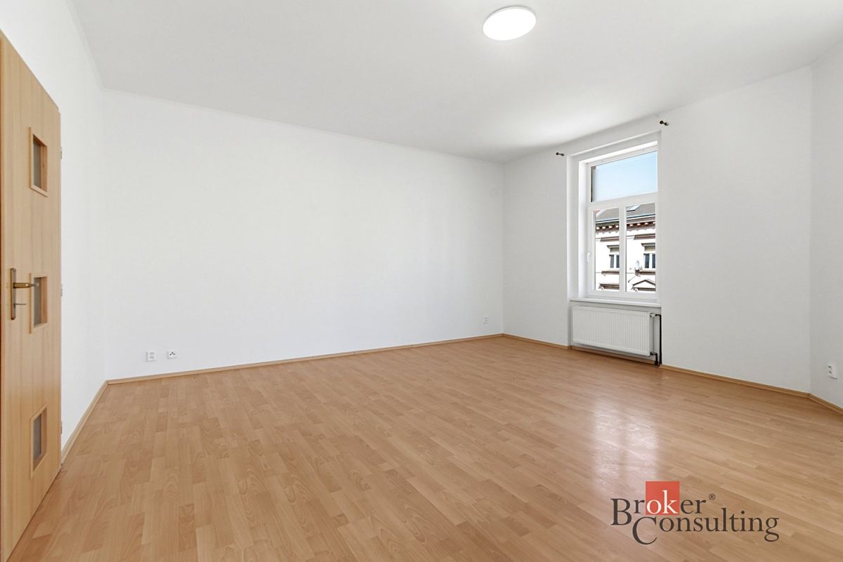 Pronájem bytu 1+kk 42 m² – fotografie 3