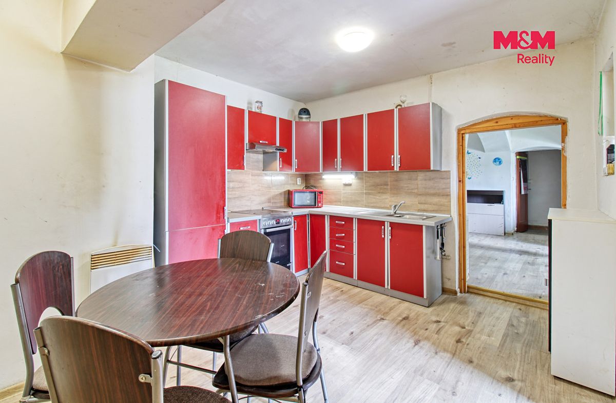 Prodej rodinného domu 268 m², pozemek 1564 m² – fotografie 2