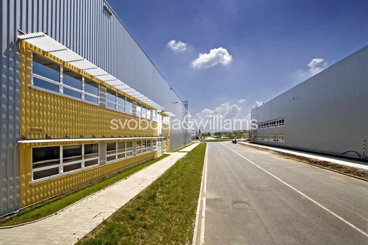 Pronájem výrobní haly, prostoru 2392 m², Klecany – fotka 1 z 3