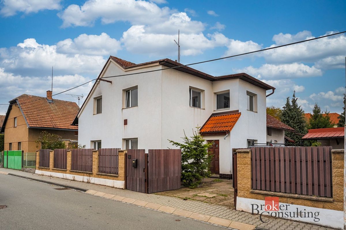 Prodej rodinného domu 195 m², pozemek 1560 m²